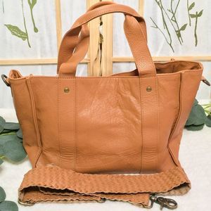 Leather shoulder bag